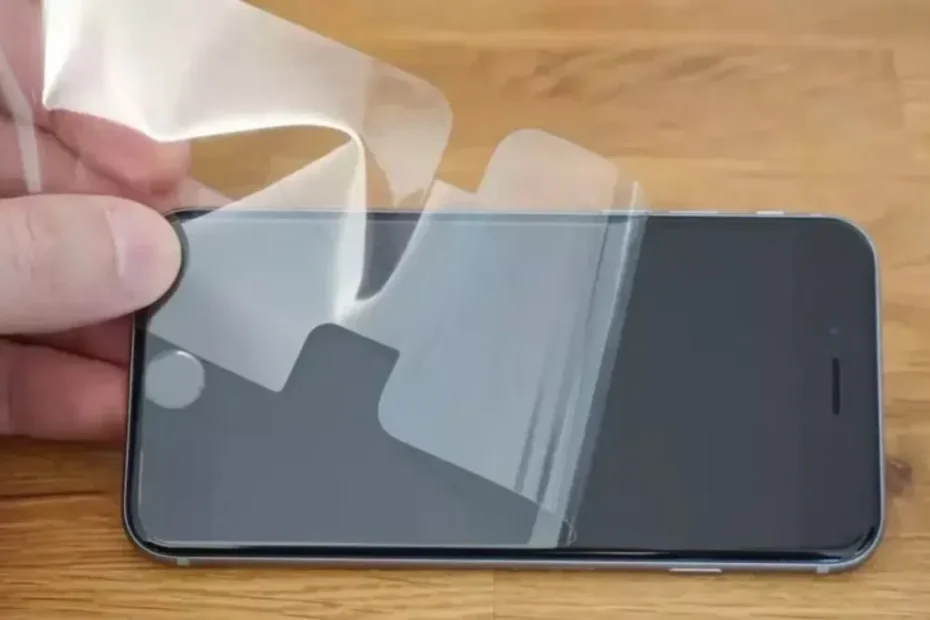 Screen Protectors: Glass vs Plastic – Which Actually Saves Your Screen?
