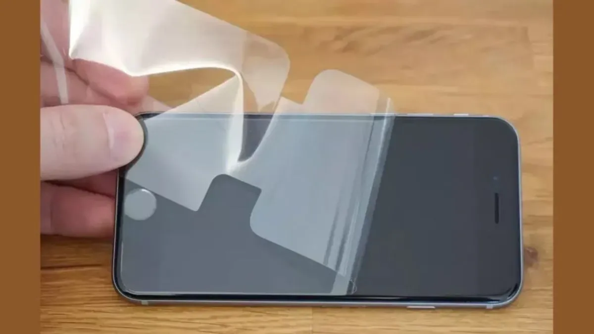 Screen Protectors: Glass vs Plastic – Which Actually Saves Your Screen?